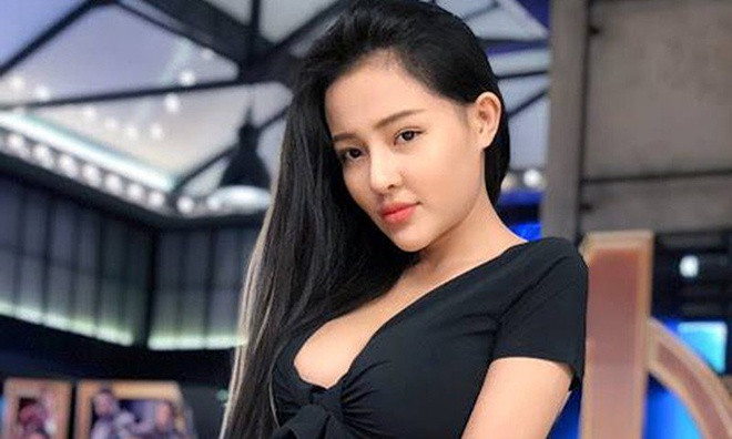 Vốn dĩ cặp đôi Ngân 98 và Lương Bằng Quang đã nhận về nhiều chỉ trích, nay hot girl này lại "đổ thêm dầu vào lửa" làm dấy lên cuộc tranh luận trái chiều.
