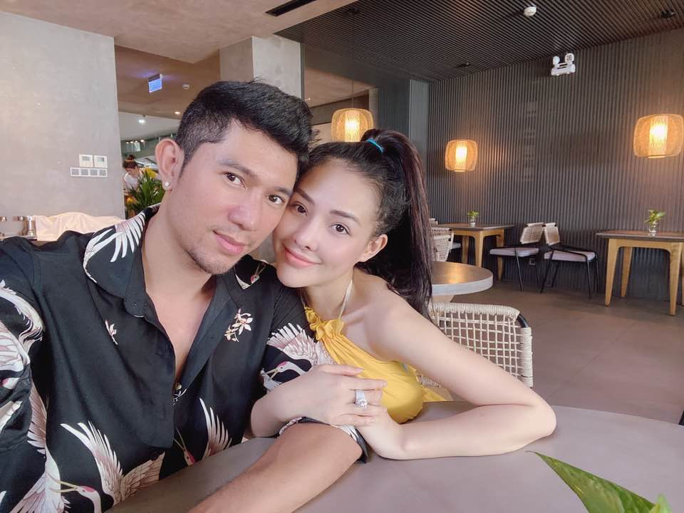 Khoe do vat goi duc, Ngan 98 khien dan tinh vo cung buc xuc