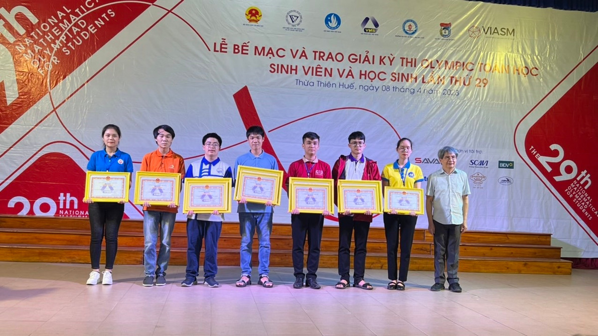 Be mac Olympic Toan hoc SV-HS nam 2023: Ngo Quy Dang doat thu khoa “kep”-Hinh-2