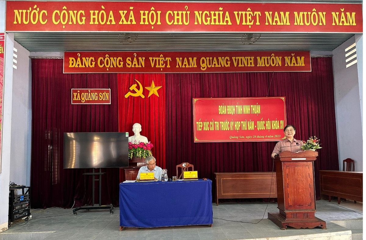 Chủ tịch Phan Xuân Dũng tiếp xúc cử tri trước Kỳ họp thứ 5, Quốc hội khóa XV Chu tich Phan Xuan Dung tiep xuc cu tri truoc Ky hop thu 5, Quoc hoi khoa XV