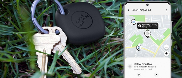 Chủ sở hữu SmartTag không chỉ có thể định vị thiết bị qua ứng dụng SmartThings trên thiết bị di động của họ mà họ còn có thể sử dụng SmartTag để xác định vị trí điện thoại và máy tính bảng bị thất lạc. Điều này là do thẻ được trang bị một nút vật lý có thể được nhấn hai lần để kích hoạt nhạc chuông trên điện thoại của bạn.