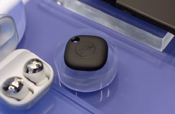 Galaxy Smart Tag là thiết bị thu hút khá nhiều sự chú ý sau khi bị leak thông tin lên mạng. Galaxy Smart Tag được xem là “cứu tinh của những bộ não cá vàng", dùng để tracking các vật thể không có kết nối internet.