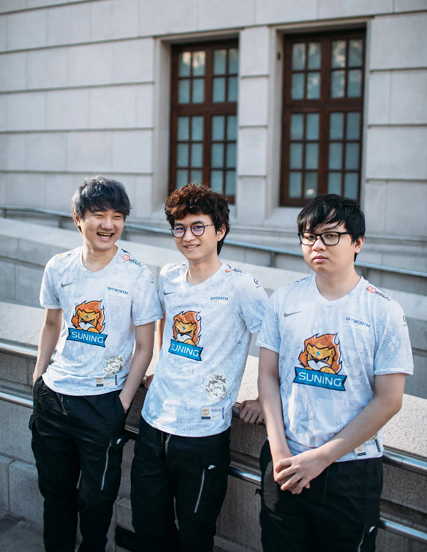 Đây là hạng mục dành cho những cá nhân, câu chuyện có dấu ấn đáng nhớ và ảnh hưởng tích cực nhất đến cộng đồng trong suốt năm 2020.