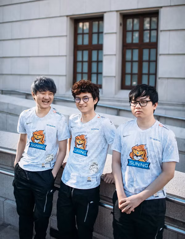 Đây là hạng mục dành cho những cá nhân, câu chuyện có dấu ấn đáng nhớ và ảnh hưởng tích cực nhất đến cộng đồng trong suốt năm 2020.