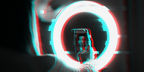 TikTok cũng đối mặt với hàng loạt những cáo buộc liên quan đến vi phạm bản quyền âm nhạc và đạo nhái vũ đạo.