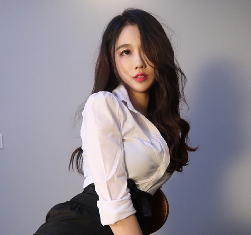 Cô nàng nhận đủ những lời động viên và cả chỉ trích về phong cách ăn mặc của mình.