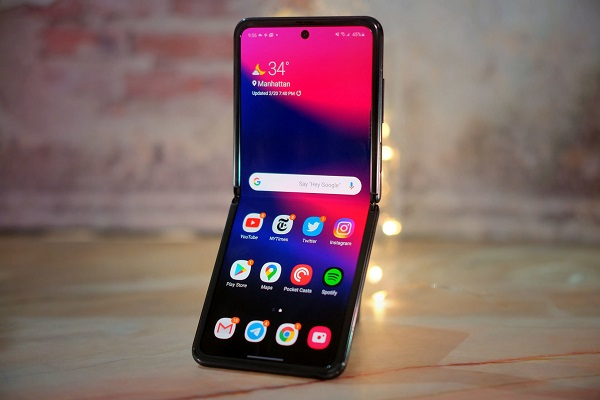 Những dòng điện thoại thông minh có thể gập lại của Samsung đang nhận được sự quan tâm lớn của giới công nghệ nhưng có vẻ không lý tưởng khi dùng vào mùa đông.