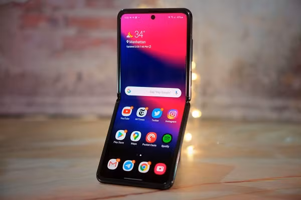 Những dòng điện thoại thông minh có thể gập lại của Samsung đang nhận được sự quan tâm lớn của giới công nghệ nhưng có vẻ không lý tưởng khi dùng vào mùa đông.