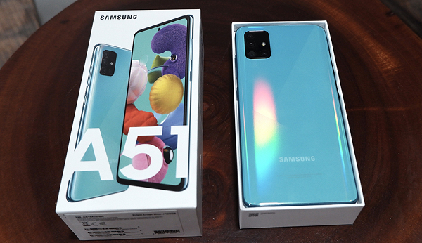 Cấu hình cũng là một thế mạnh của điện thoại Samsung Galaxy A51. Trong phân khúc tầm trung, Galaxy A51 được trang bị con chip Exynos 9611 8 nhân, cùng RAM 6 GB, ROM 128 GB cho các trải nghiệm như chơi game, lướt web, xem phim thoải mái. Hơn nữa, với việc sở hữu viên pin 4000 mAh, bạn hoàn toàn có thể chiến các tựa game phổ biến như PUBG hay Liên Quân trên chiếc Galaxy A51 này.
