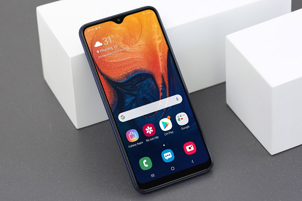 Samsung Galaxy A10s là điện thoại Samsung giá rẻ đáng mua nhất hiện nay. Cùng sở hữu viên pin 4000 mAh như 2 con A51 và A50s, nhưng với tư cách là một chiếc smartphone ở phân khúc giá rẻ, pin chính là một điểm mạnh vượt trội của Galaxy A10s. Không những thế, máy còn được kết hợp công nghệ tiết kiệm pin siêu độc quyền của Samsung giúp kéo dài thời gian sử dụng cho người dùng, đặc biệt là trong các tình huống khẩn cấp.