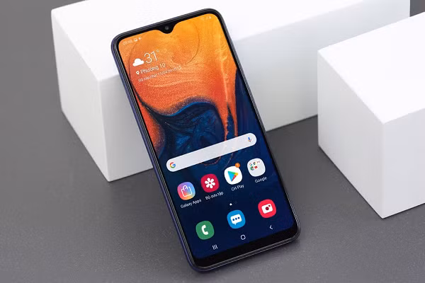 Samsung Galaxy A10s là điện thoại Samsung giá rẻ đáng mua nhất hiện nay. Cùng sở hữu viên pin 4000 mAh như 2 con A51 và A50s, nhưng với tư cách là một chiếc smartphone ở phân khúc giá rẻ, pin chính là một điểm mạnh vượt trội của Galaxy A10s. Không những thế, máy còn được kết hợp công nghệ tiết kiệm pin siêu độc quyền của Samsung giúp kéo dài thời gian sử dụng cho người dùng, đặc biệt là trong các tình huống khẩn cấp.