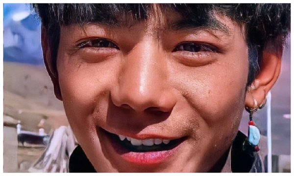 Sau khi video được lan truyền trên mạng, các nhà chức trách đã sớm nhận ra đây là cơ hội để quảng bá du lịch cho địa phương. Ngày 18/11, Công ty Phát triển Đầu tư Du lịch và Văn hóa thuộc sở hữu Nhà nước đã ký hợp đồng thuê Zhaxi với giá 530 USD/ tháng kèm theo các quyền lợi khác.