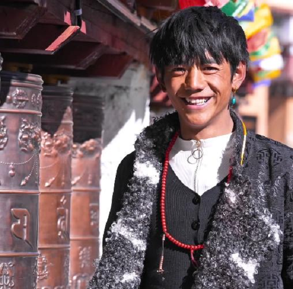 Ông Gao Xiaoping, phó tổng giám đốc công ty này cho biết, ông hi vọng rằng sẽ có nhiều người biết đến Lý Đường hơn nữa nhờ có Zhaxi.