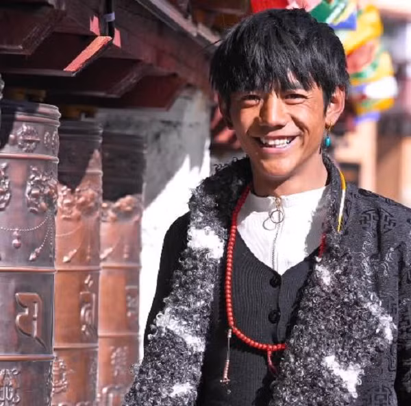 Ông Gao Xiaoping, phó tổng giám đốc công ty này cho biết, ông hi vọng rằng sẽ có nhiều người biết đến Lý Đường hơn nữa nhờ có Zhaxi.