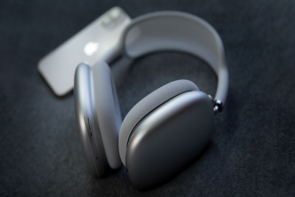 Trước đó, AirPods Max cũng đã xuất hiện sự cố tích tụ hơi nước bên trong cốc tai nghe.