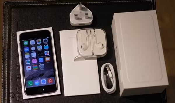 Chiếc vỏ hộp của iPhone bỗng dưng đã trở thành chủ đề tranh cãi của cộng đồng mạng trên toàn thế giới.