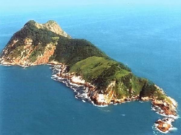  Hòn đảo Ilha da Queimada Grande (đảo Rắn) thuộc địa phận Brazil, nằm phía Nam Đại Tây Dương này hiện được xem là nơi nguy hiểm nhất thế giới, đến mức cấm tuyệt đối con người được bén mảng tới.