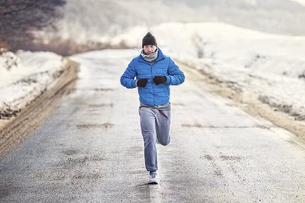 Tuy nhiên, vẫn có một số khuyến cáo dành cho những ai muốn tận dụng những ngày lạnh giá cuối năm này để tập thể dục và giảm cân. Các bài tập HIIE chỉ phù hợp cho những người có thể trạng khỏe mạnh, không bị chấn thương, không có vấn đề tim mạch.