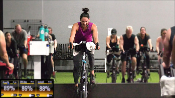 Những người bị loãng xương, phụ nữ có thai hoặc sau sinh 6 tháng, hay chưa có kiến thức nền tảng về HIIT thì không nên tập những bài tập này trong thời tiết lạnh giá.