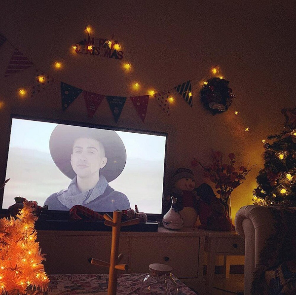 Đến mức mà Mimosa phải thốt câu 'Các bạn có thể sống với cả thế giới ở trong căn nhà đó cũng được'. Trước đó, cô nàng 24 tuổi này còn tậu được cho bố mẹ một căn nhà trong khu đô thị chung cư cao cấp ở Times City, Hà Nội.