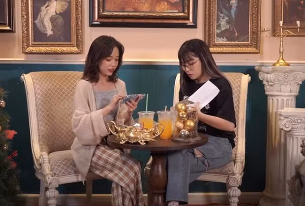 Mới đây, trong video của mình trên YouTube: '10 Facts Linh Ngọc Đàm', nữ streamer 24 tuổi dù không chia sẻ cụ thể nhưng đã tiết lộ về con số ấy lên đến 9 số 0.