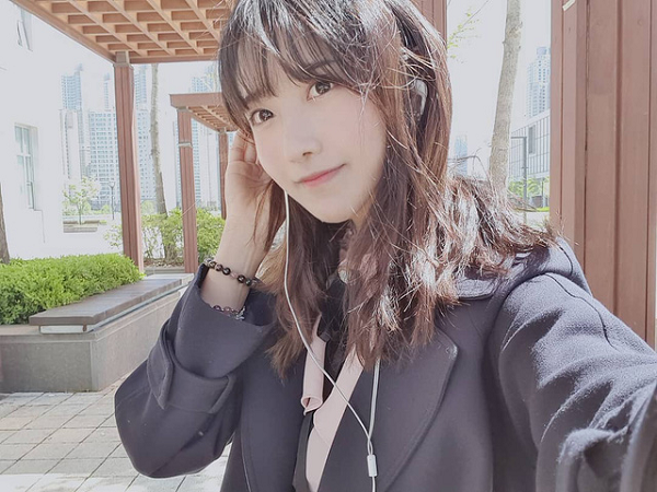 Táo bạo hơn nữa, thời gian gần đây, Penguin còn liên tục có bài đăng hỏi fan về các loại biện phái tránh thai. Và ít ngày sau, nàng streamer xinh đẹp lại chia sẻ câu chuyện bản thân thấy khá mệt mỏi, căng thẳng và đôi lúc còn khóc một mình nữa. Để rồi khi các fan tỏ ra khá lo lắng thì chính Penguin lại nghi ngờ rằng có thể đó là tác dụng phụ của thuốc tránh thai.