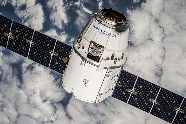 Trong một bài thuyết trình với FCC, Goldman nhấn mạnh rằng đại diện của Amazon đã có "30 cuộc họp để phản đối SpaceX" nhưng "không có cuộc họp nào để ủy quyền cho hệ thống của riêng mình", cho rằng gã khổng lồ công nghệ đang cố gắng "kìm hãm sự cạnh tranh".