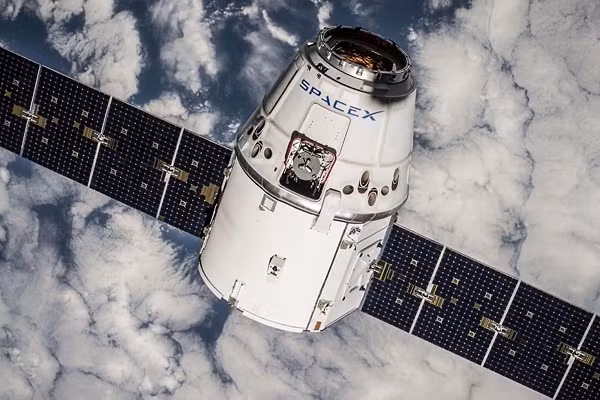 Trong một bài thuyết trình với FCC, Goldman nhấn mạnh rằng đại diện của Amazon đã có "30 cuộc họp để phản đối SpaceX" nhưng "không có cuộc họp nào để ủy quyền cho hệ thống của riêng mình", cho rằng gã khổng lồ công nghệ đang cố gắng "kìm hãm sự cạnh tranh".