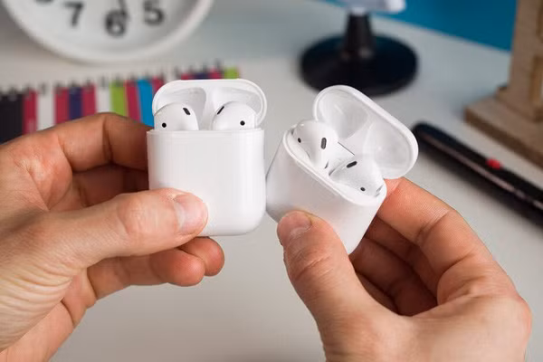 Các phụ kiện khác như AirPods/AirPods Pro và Apple Watch tiếp tục là các những món quà tặng hấp dẫn trong kỳ nghỉ lễ, thúc đẩy doanh số tăng mạnh đến 30% so với cùng kỳ năm ngoái.