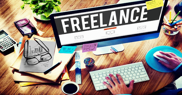 Làm freelancer là cách kiếm tiền khá phổ biến trong giới lập trình viên. Làm freelance là làm các công việc tự do và không bị bó buộc về thời gian, môi trường địa điểm làm việc. Ví dụ như nhận các dự án, hợp đồng làm website, app cho một cá nhân tổ chức nào đó qua mạng( từ facebook, vLance.vn, freelancer.com, upwork.com ) hoặc người quen giới thiệu.
