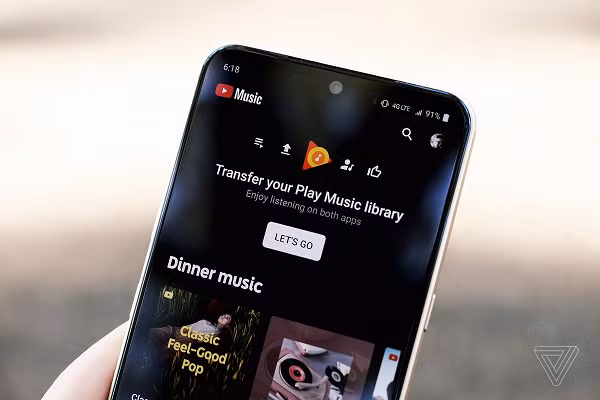 Google Play Music là dịch vụ nghe nhạc trực tuyến, được ra mắt vào năm 2013, hiện có hơn 40 triệu bài hát. Điều đặc biệt là người dùng có thể tải 50.000 bài hát của mình lên Google Play Music và phát trực tuyến để nhiều người khác nghe. Phí thuê bao cho một tài khoản là 9,99 USD/tháng.