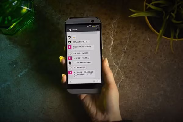 Họ cũng rất chịu khó tương tác. Hơn một nửa số tương tác với phần mềm AI diễn ra trên toàn thế giới là với Xiaoice, theo công ty này tuyên bố. Cuộc trò chuyện liên tục kéo dài nhất giữa một người dùng và Xiaoice kéo dài hơn 29 giờ và bao gồm hơn 7.000 tương tác.