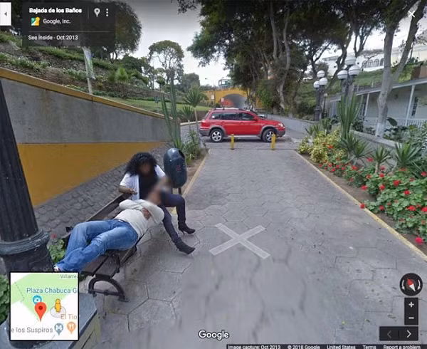 Một người đàn ông vừa phát hiện vợ ngoại tình trong khi đang sử dụng chế độ Street View (xem đường phố) của Google Maps. Bức ảnh được chụp vào năm 2013 nhưng người đàn ông vẫn quyết định hỏi vợ, người sau đó thừa nhận ngoại tình.