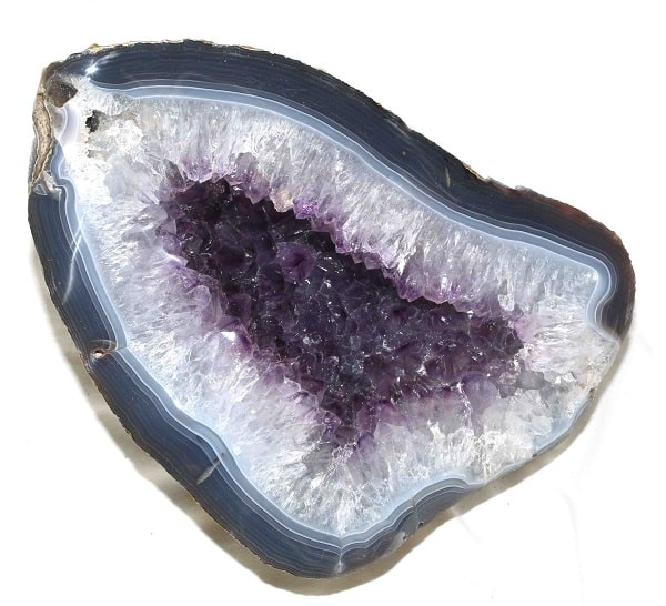 Một điểm đặc biệt khác của đá mã não Quái vật bánh quy là gương mặt xuất hiện ở cả hai bên của khối đá, theo Bowers. Thông thường, các khoảng trống không xếp gọn ghẽ đủ để tạo ra hình ảnh giống hệt ở mặt kia.