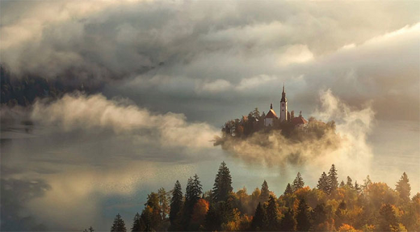 Hồ Bled ở Slovenia của nhiếp ảnh gia người Đức Carsten Bachmeyer.