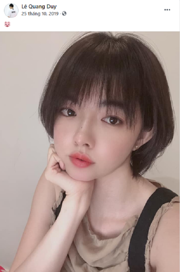 7 năm trước, trong một lần trả lời phỏng vấn, khi được hỏi về 'ấn tượng đặc biệt' dành cho game thủ nào đó, Lily đã trả lời rằng 'Mình ấn tượng nhất là tuyển thủ LMHT Lê Quang Duy (SofM), bạn là người hướng dẫn mình chơi game, giúp mình gắn bó từ khi chơi LMHT đến bây giờ', mối tình của cặp đôi SofM – Lily cũng từ đó mà nên duyên.