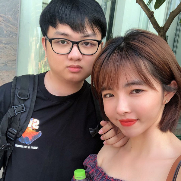 Từ đó trở đi, Lily luôn ở bên cạnh và cổ vũ cho SofM trong mọi giải đấu. Không ít lần cô đã sang Trung Quốc để thăm nom, chăm sóc cho bạn trai, giúp SofM theo đuổi giấc mơ CKTG. Đồng thời, Lily cũng làm cầu nối giữa SofM và gia đình trong những ngày tháng anh thi đấu ở Trung Quốc.