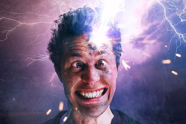 Những nghiên cứu cho thấy con người thoát chết bởi vì mặc dù luồng điện phóng có công suất lớn khủng khiếp nhưng chỉ “xuyên” qua cơ thể trong vòng vài phần triệu giây.