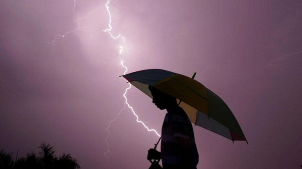 Xác suất sét đánh trúng một người không lớn, tối đa là 1/600.000. Nhưng khả năng đó tăng theo từng năm - số người bị sét đánh ngày càng tăng lên.