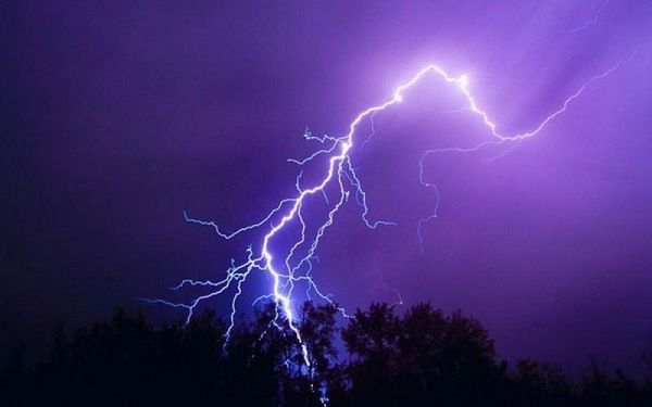 86% những người bị sét đánh là đàn ông, nhưng lực hấp dẫn của hormone này ở chỗ nào thì họ lại không giải thích. Chỉ biết rằng trong đám người sét nhất định chọn người có lượng testosteron cao hơn.