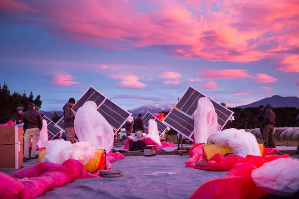 Loon ra mắt dịch vụ Internet thương mại đầu tiên ở Kenya vào tháng 7/2020, bao gồm một đội bay 35 quả bóng, hoạt động trong diện tích khoảng 50.000km vuông.