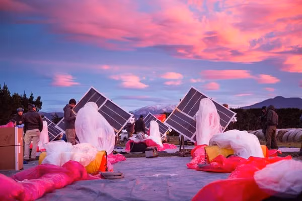 Loon ra mắt dịch vụ Internet thương mại đầu tiên ở Kenya vào tháng 7/2020, bao gồm một đội bay 35 quả bóng, hoạt động trong diện tích khoảng 50.000km vuông.