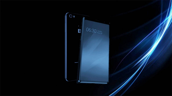 Giải pháp của Bkav là trang bị cho điện thoại ống kính tiềm vọng, sử dụng nguyên lý quang học để thu và phản chiếu ánh sáng, giúp chất lượng camera không bị giảm đi dù bị che bởi lớp màn hình mỏng.