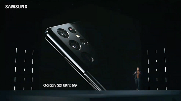 Galaxy S21 Ultra là smartphone dòng S đầu tiên có thể tương thích với S Pen - phụ kiện đặc trưng của dòng Galaxy Note. Tuy nhiên Samsung không tặng kèm mà bán riêng. Mẫu S Pen đi với Galaxy Note 21 Ultra sẽ được bán ra ngay trong tháng 1. Mẫu S Pen Pro với thiết kế lớn hơn sẽ chính thức ra mắt vào cuối năm.