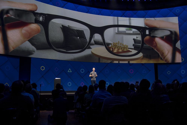 Theo Giám đốc phần cứng Andrew Bosworth, kính cung cấp nhiều chức năng song không muốn “nổ” quá mức về nó. “Chúng tôi thậm chí không gọi nó là AR mà chỉ gọi là kính thông minh” - ông Andrew cho biết.