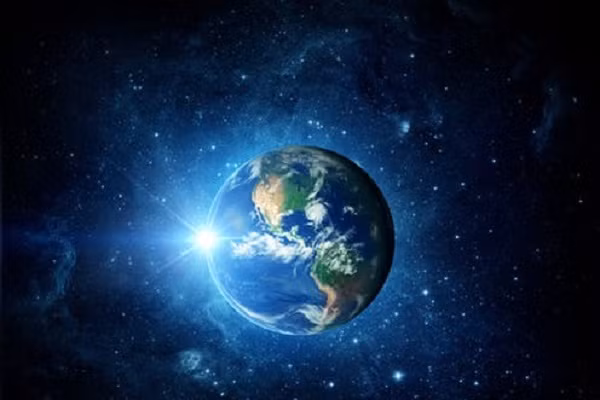 Nếu chỉ cần tăng vận tốc quay của Trái Đất thêm 1,6 km/h, mực nước biển quanh xích đạo sẽ dâng thêm vài cm. Dù có thể mất nhiều năm để nhận biết điều đó, nhiều sự thay đổi khác sẽ diễn ra nhanh chóng hơn.