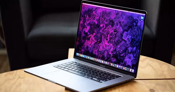 Ngoài ra, Apple được cho là sẽ mở rộng thêm các dòng máy tính dùng chip tự sản xuất, thay vì dùng chip Intel, đồng thời phát triển thêm các dòng chip mạnh hơn M1 để trang bị trên loạt máy tính của hãng trong 2021.