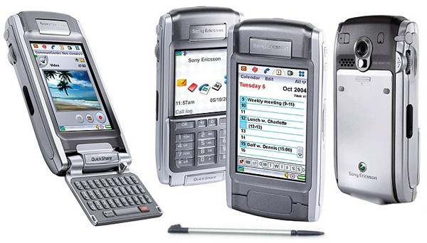 Chiếc Ericsson P910 (2004) gây ấn tượng với thiết kế màn hình lớn và là model điện thoại hiếm hoi thời điểm đó thành công khi hướng tới người dùng doanh nhân.