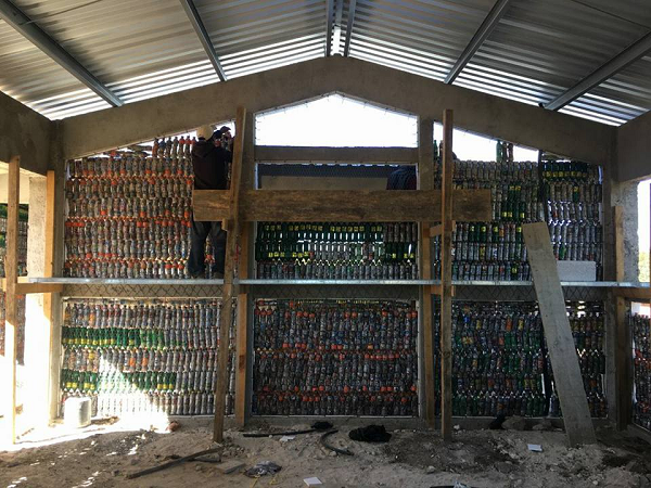 Vừa giải quyết tối ưu vấn đề rác thải nhựa, vừa thay thế cho cách sản xuất gạch gây ô nhiễm, Ecobricks thực sự là liều thuốc “2 trong 1” thần kì cho căn bệnh ô nhiễm rác thải nhựa của môi trường hiện nay.