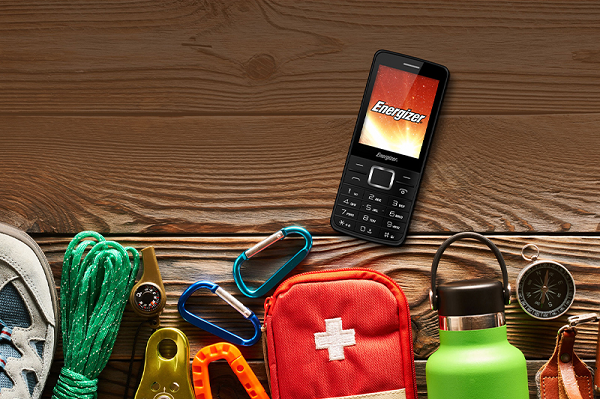 Với màn hình TFT 2,8 inch, danh bạ 300 số, chạy chip xử lý SC6531E, camera độ phân giải 0,3 megapixel.